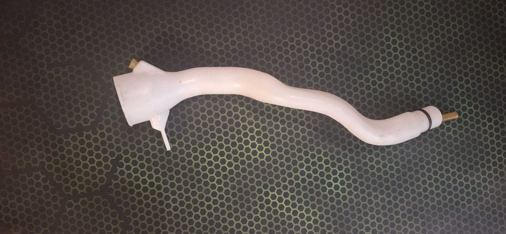 Горловина бачка омивача Polestar 2