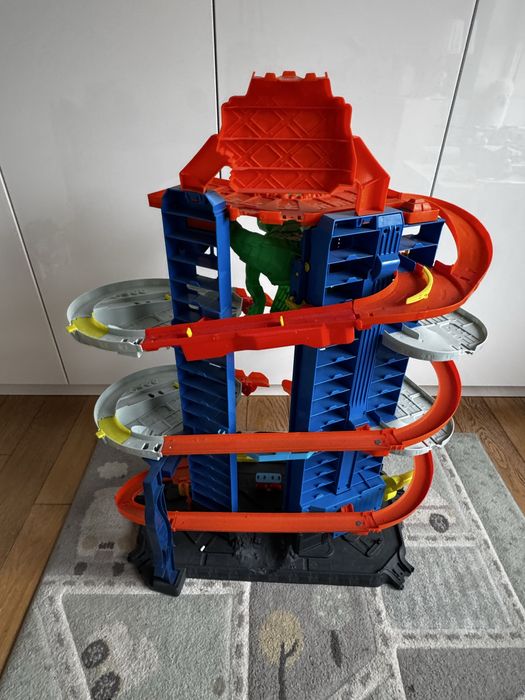 Hot Wheels Mega Garaż Atak Dinozaura T-Rex