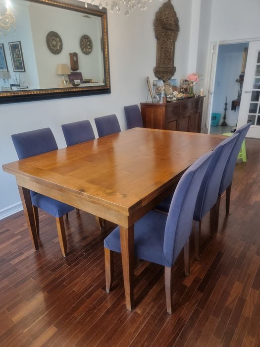 Mesa de Jantar em cerejeira, 180cm a 330cm por 120cm com 6 cadeiras.