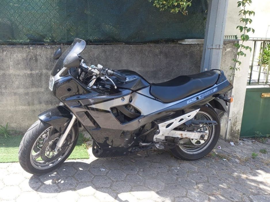 Suzuki gsx 750f em bom estado