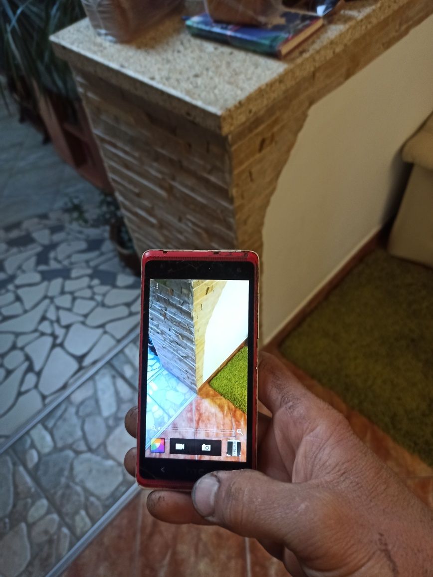 Продам смартфон HTC робочий, акаммулятор слабий