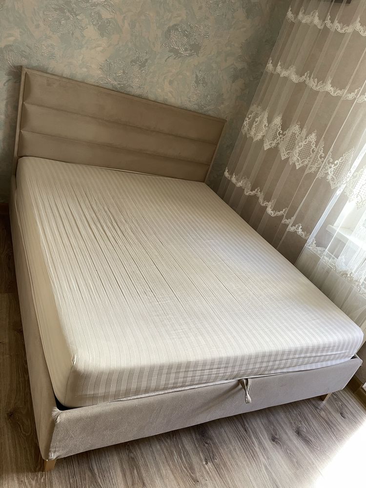 Двоспальне ліжко