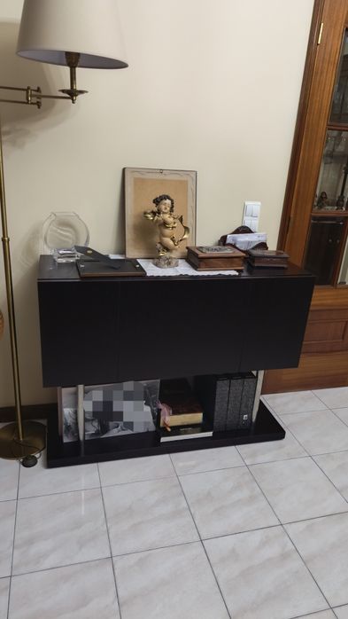 Móvel em bom estado.