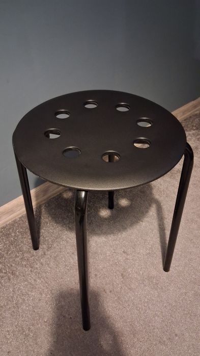Taboret czarny Ikea