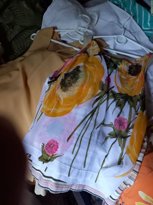 Отдам бесплатно вещи, ткани , посуду, обувь, детские вещи для новорожд