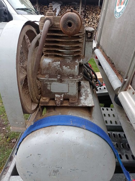 Sprężarka zabytek antyk dekoracja