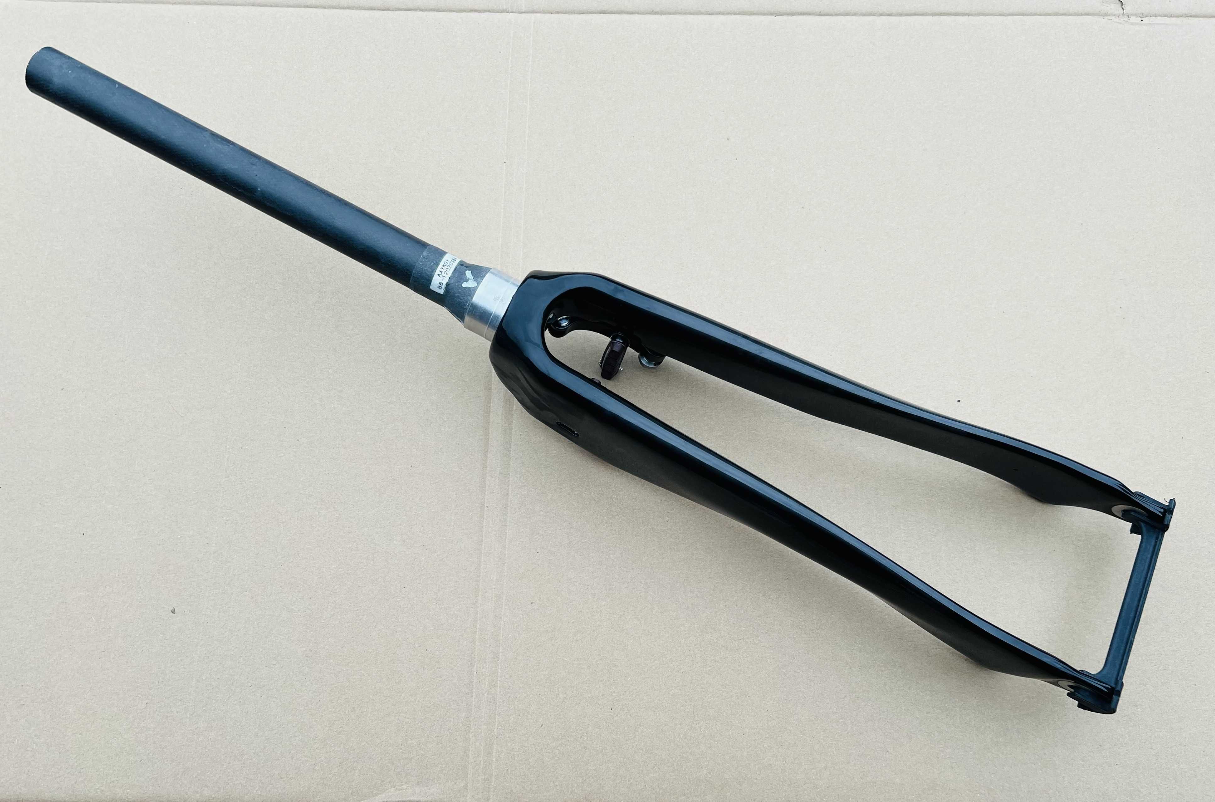 Widelec Czasowy Triathlonowy Tapered AERO CARBON z hamulcem TRP 300mm