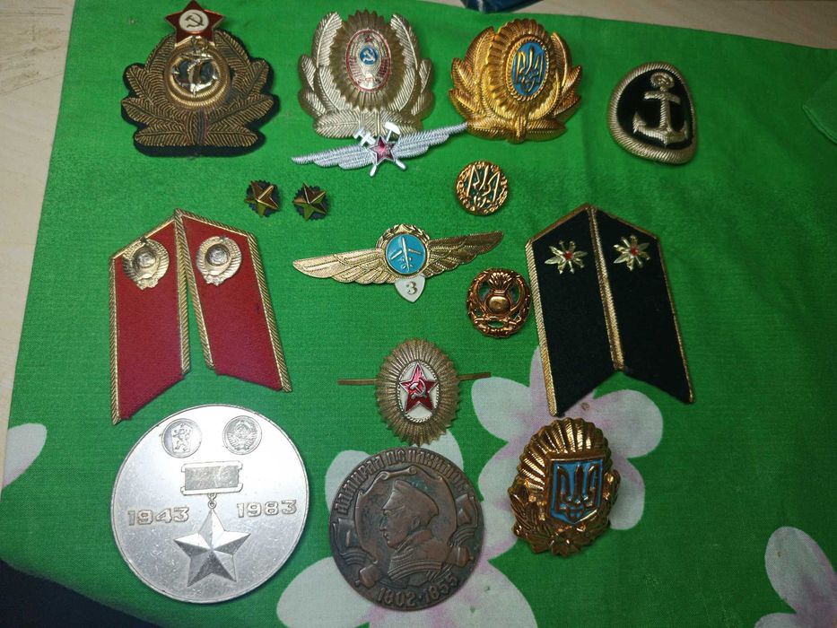 Значки і кокарди СССР