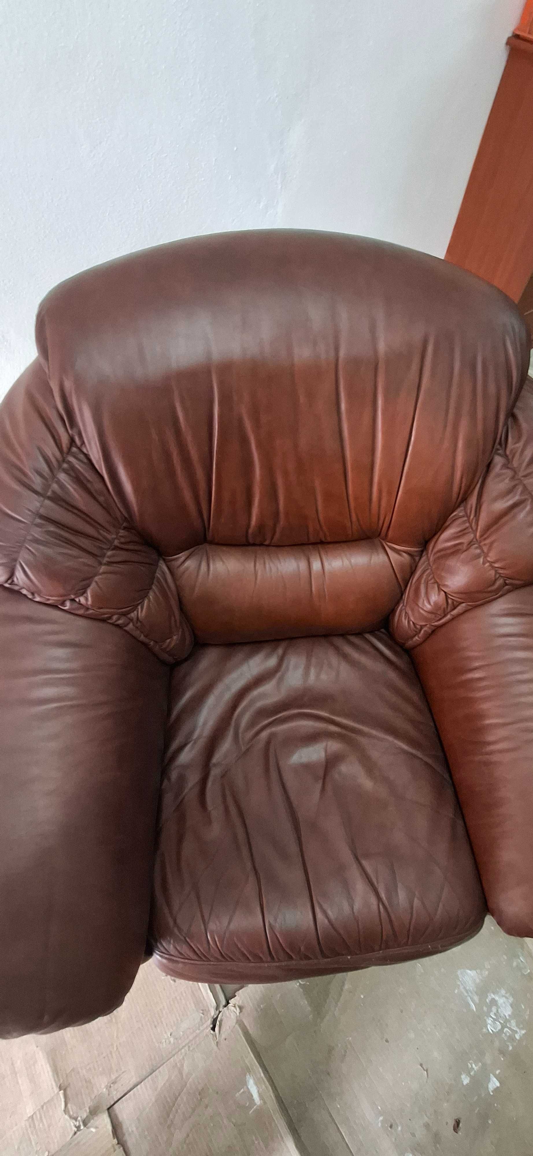 Sofá 1 pessoa castanho pele