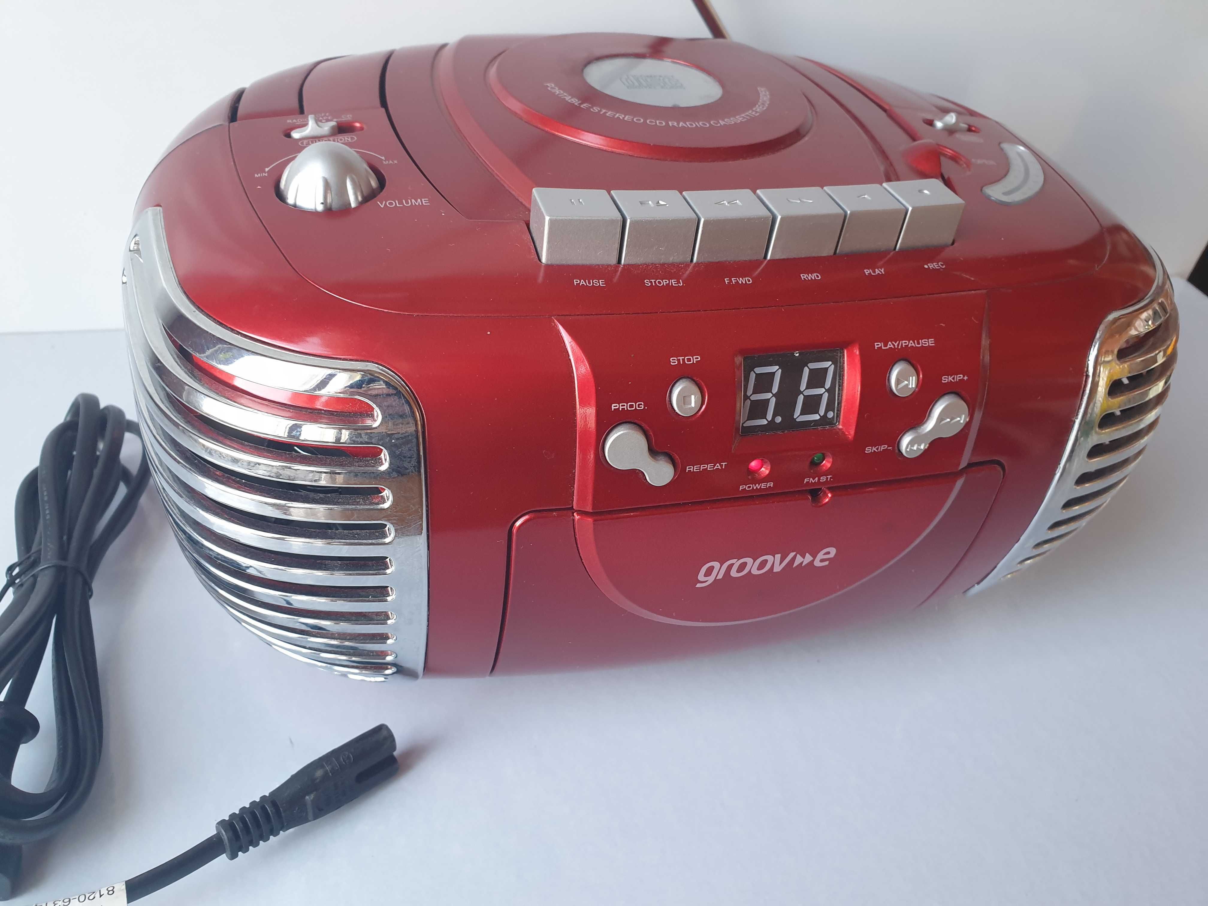 Groov-e Retro Boombox Portable CD, Cassette, Radio Red GVPS813RD
