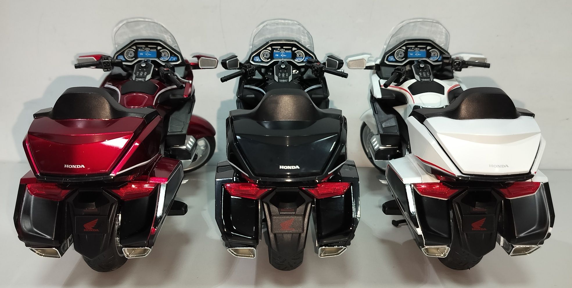 Распродажа HONDA Gold Wing GL1800 модель мотоцикла 1:11 со звуком и св