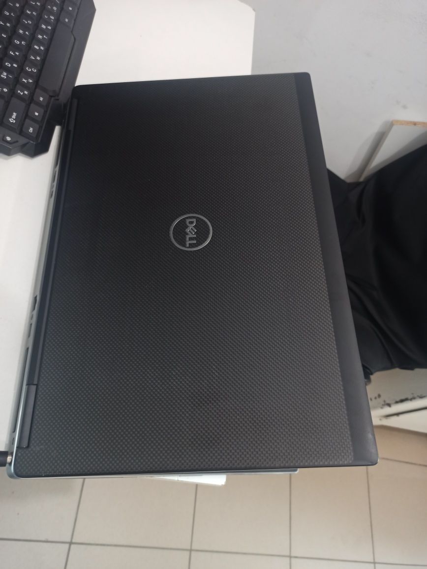 Ноутбук Dell 7720