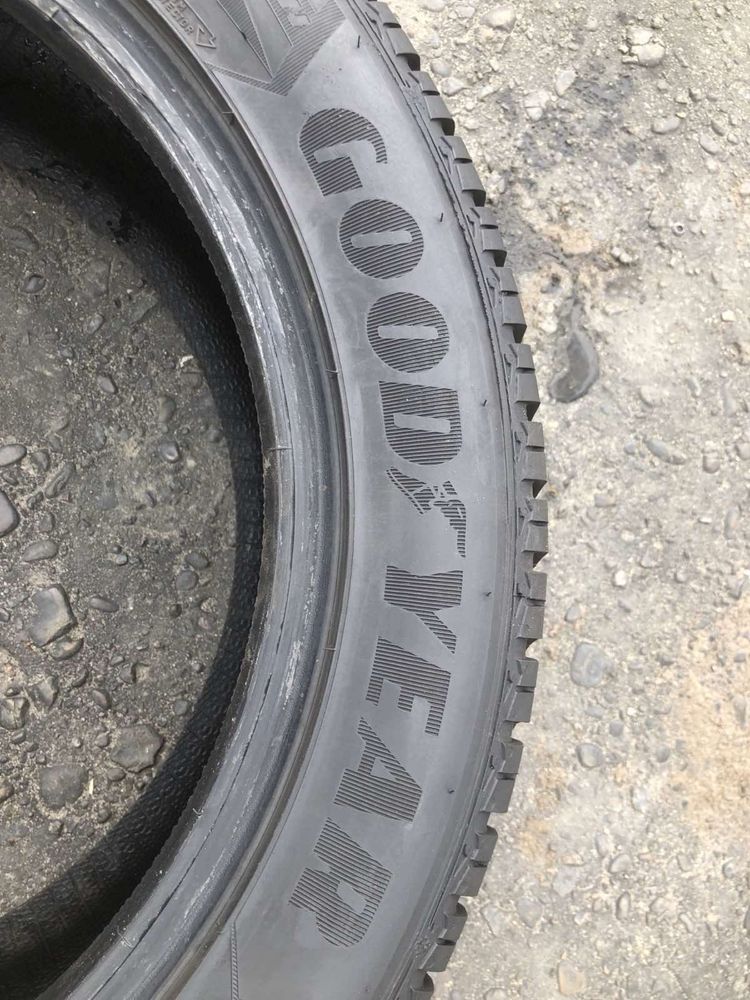 Шини 215/55 R17 пара Goodyear 2022p зима 7,5мм
