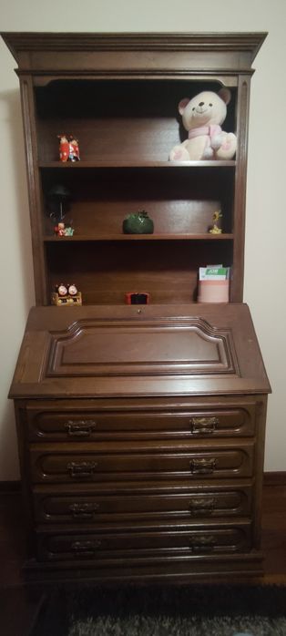 Cama solteiro com colchão + mesinha de cabeceira e escrivaninha