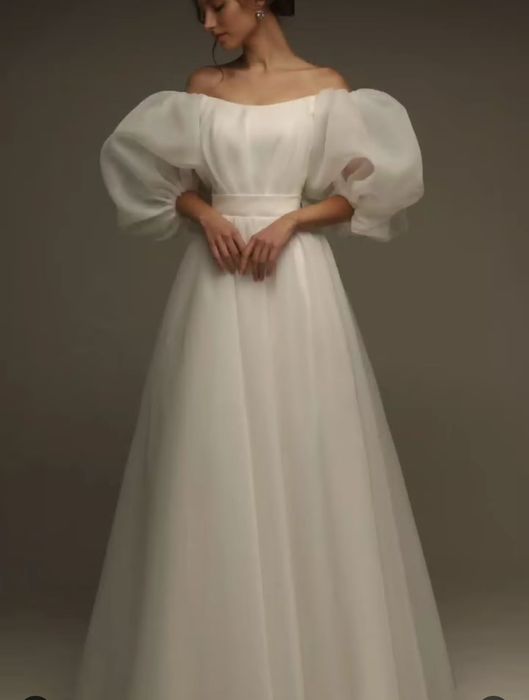 Весільна сукня , дуже гарна та ніжна