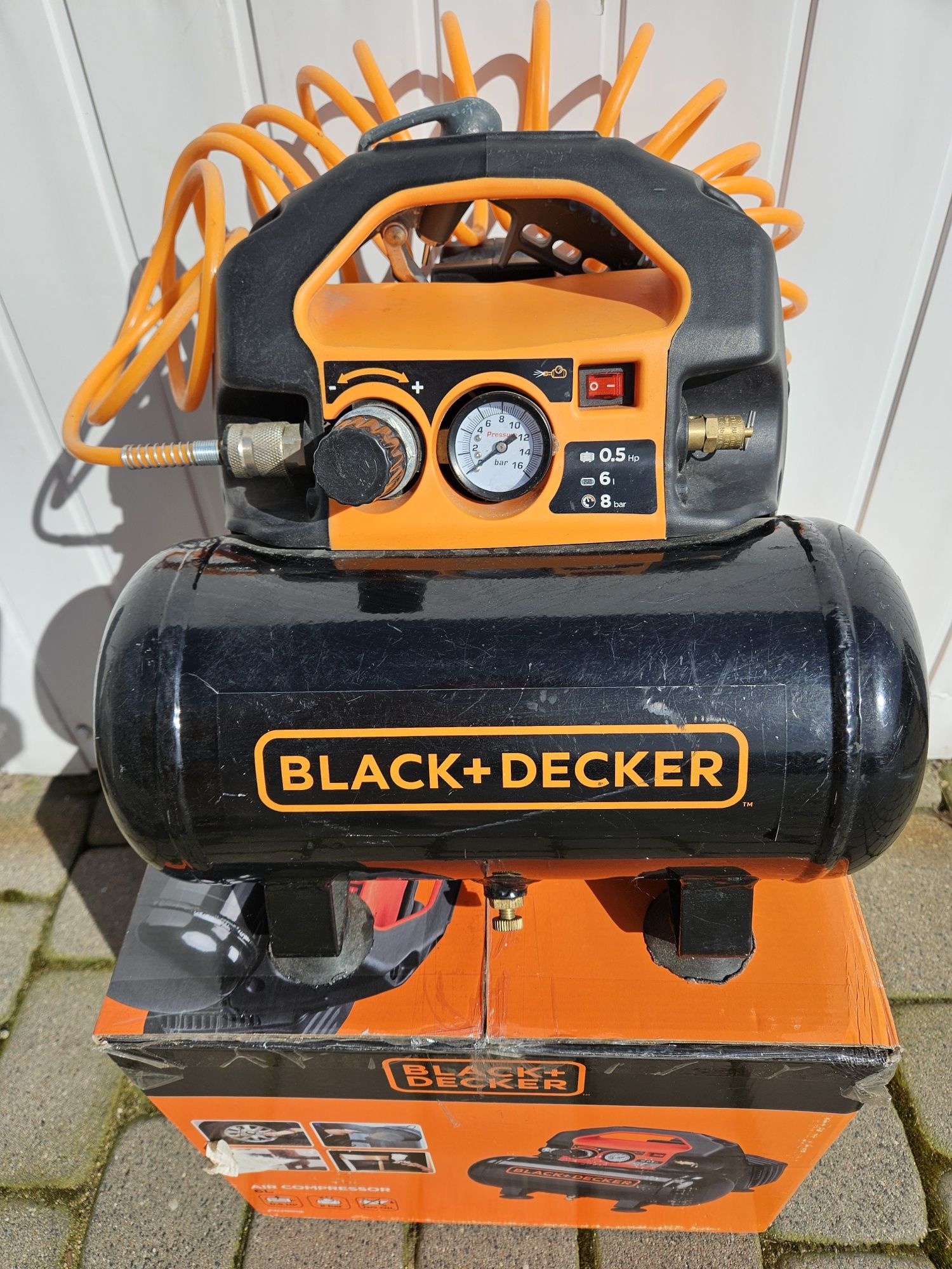 Kompresor sprężarka bezolejowy 6L 8 BAR B&D BLACK+DECKER  55 L/min