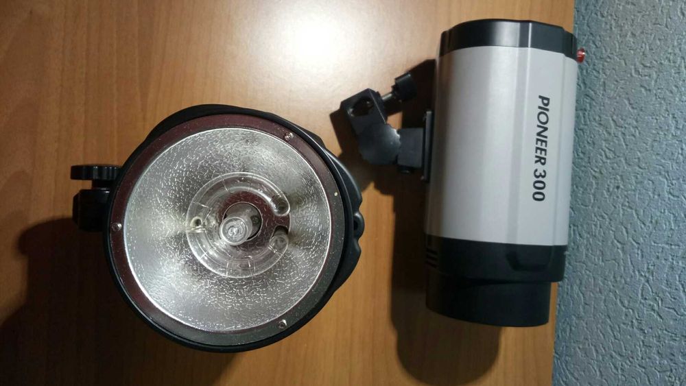 Вспышка / Спалах студійний Pioneer 300