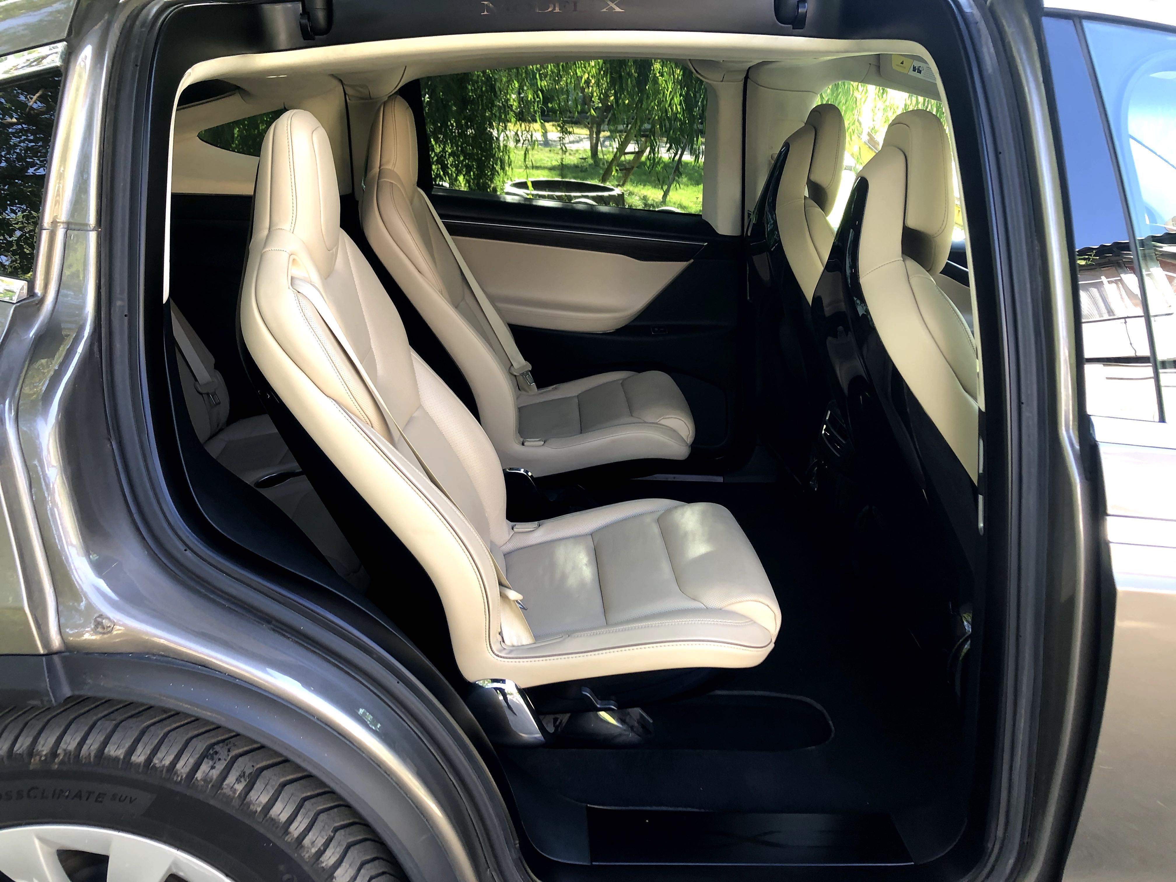 Tesla Model X 90D