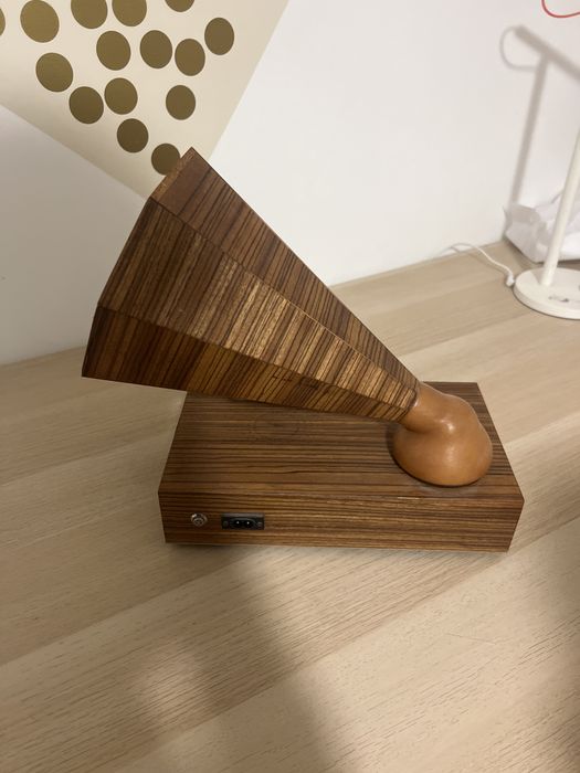 Колонка програвач в дереві