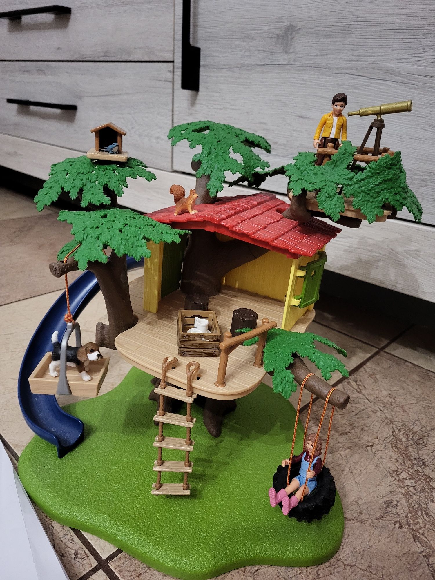 Schleich domek na drzewie