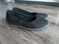 Czarne wkładane buty damskie na małym koturnie półbuty rozmiar 38