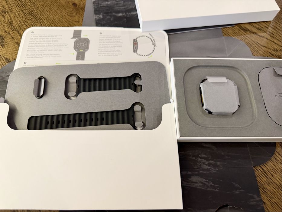 Apple Watch Ultra 2 Titanium Preto c/ Ocean Band