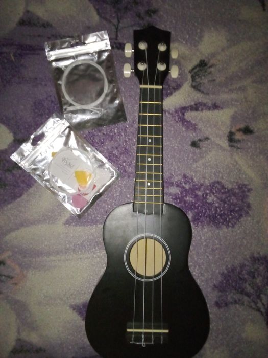 Укулеле з додатковими струнами