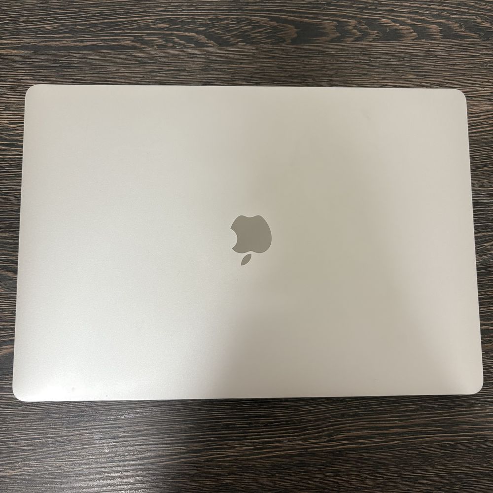 MacBook Pro 15” bardzo zadbany