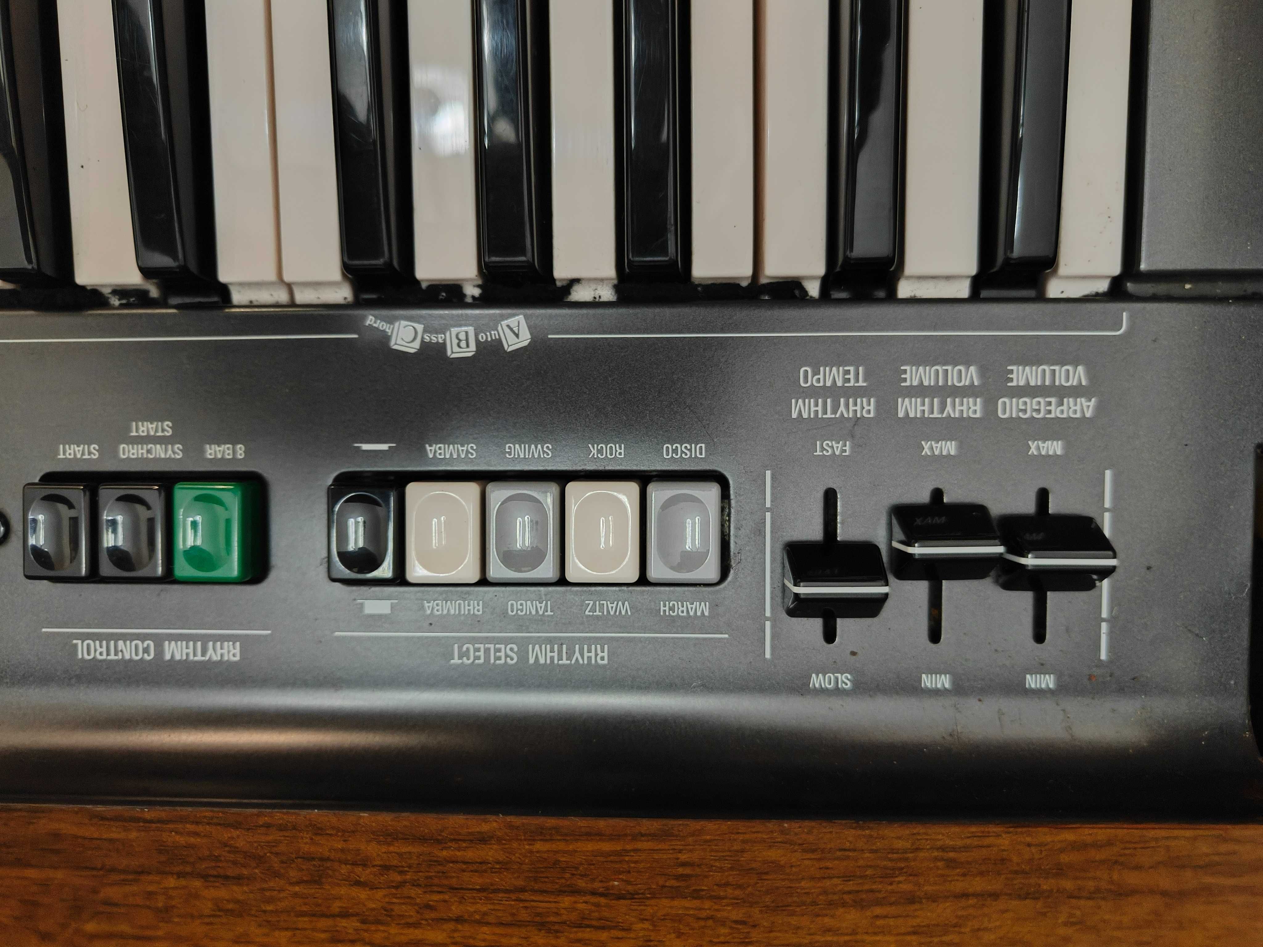 Orgão + Banco YAMAHA, modelo CN - 70
