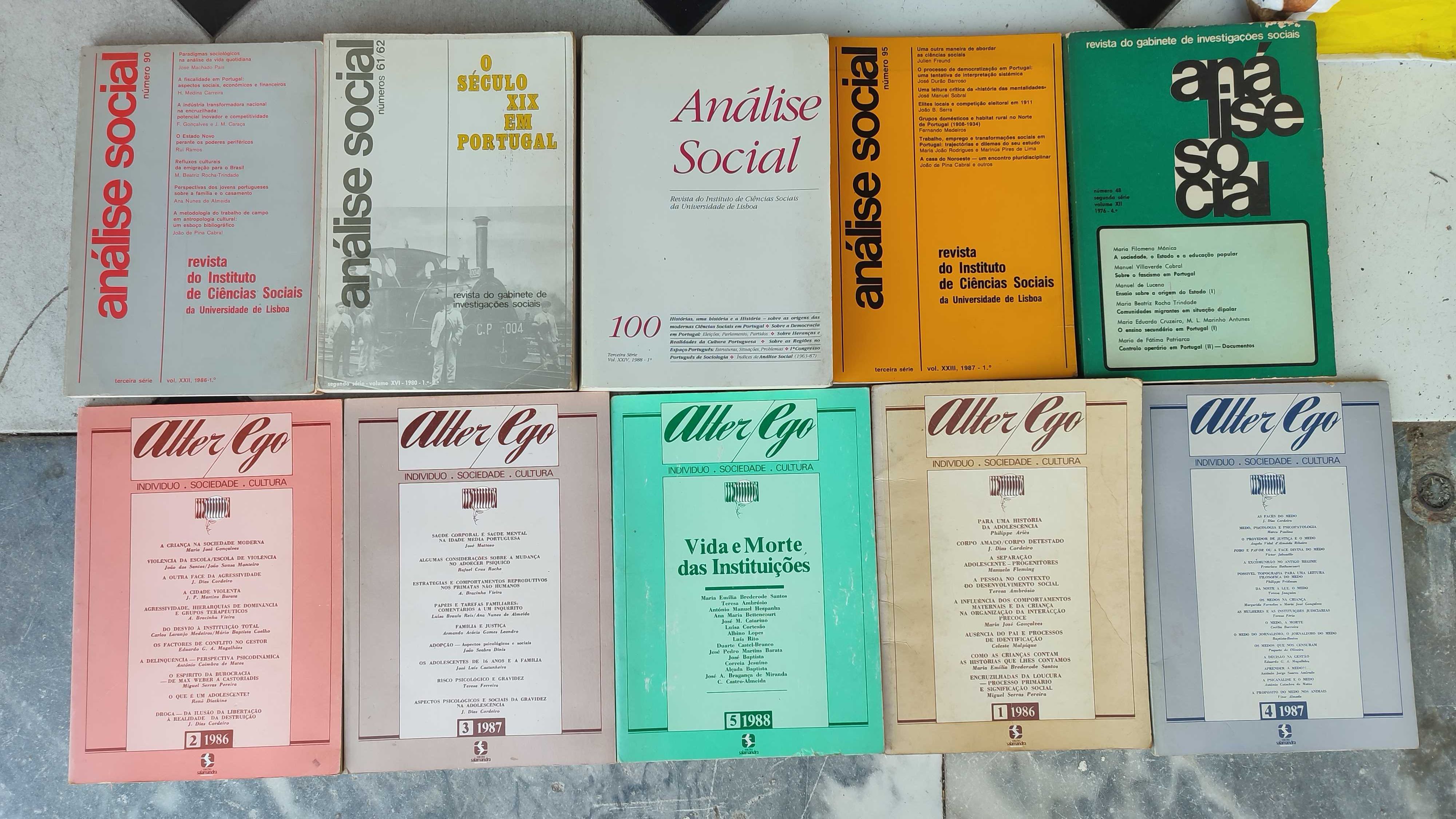 Lote 30 Publicações de Análise e Critica Social