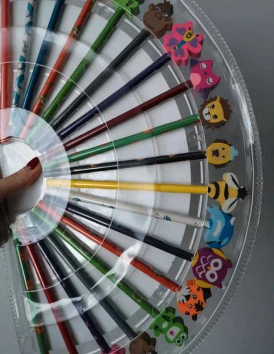 Nowe kredki z gumkami plus temperówka