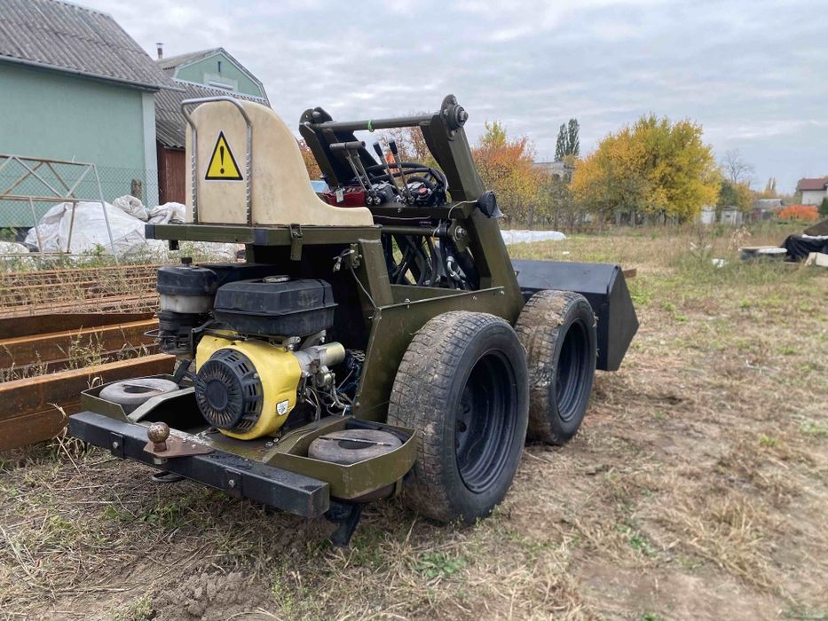 Міні погрузчик навантажувач трактор