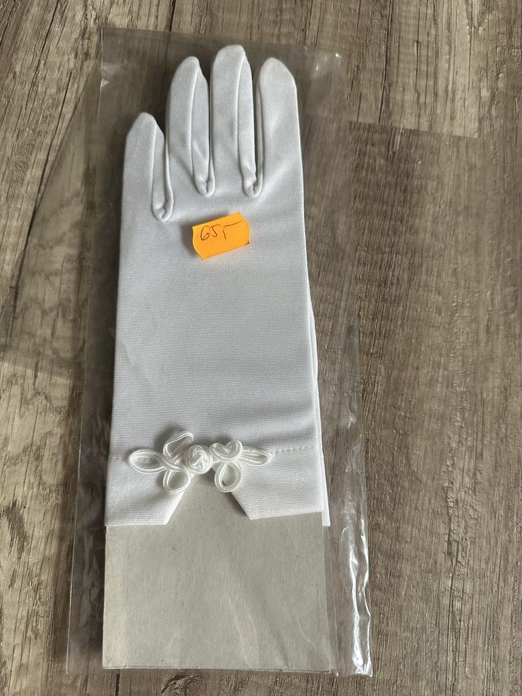 Rękawiczki ślubne krótsze