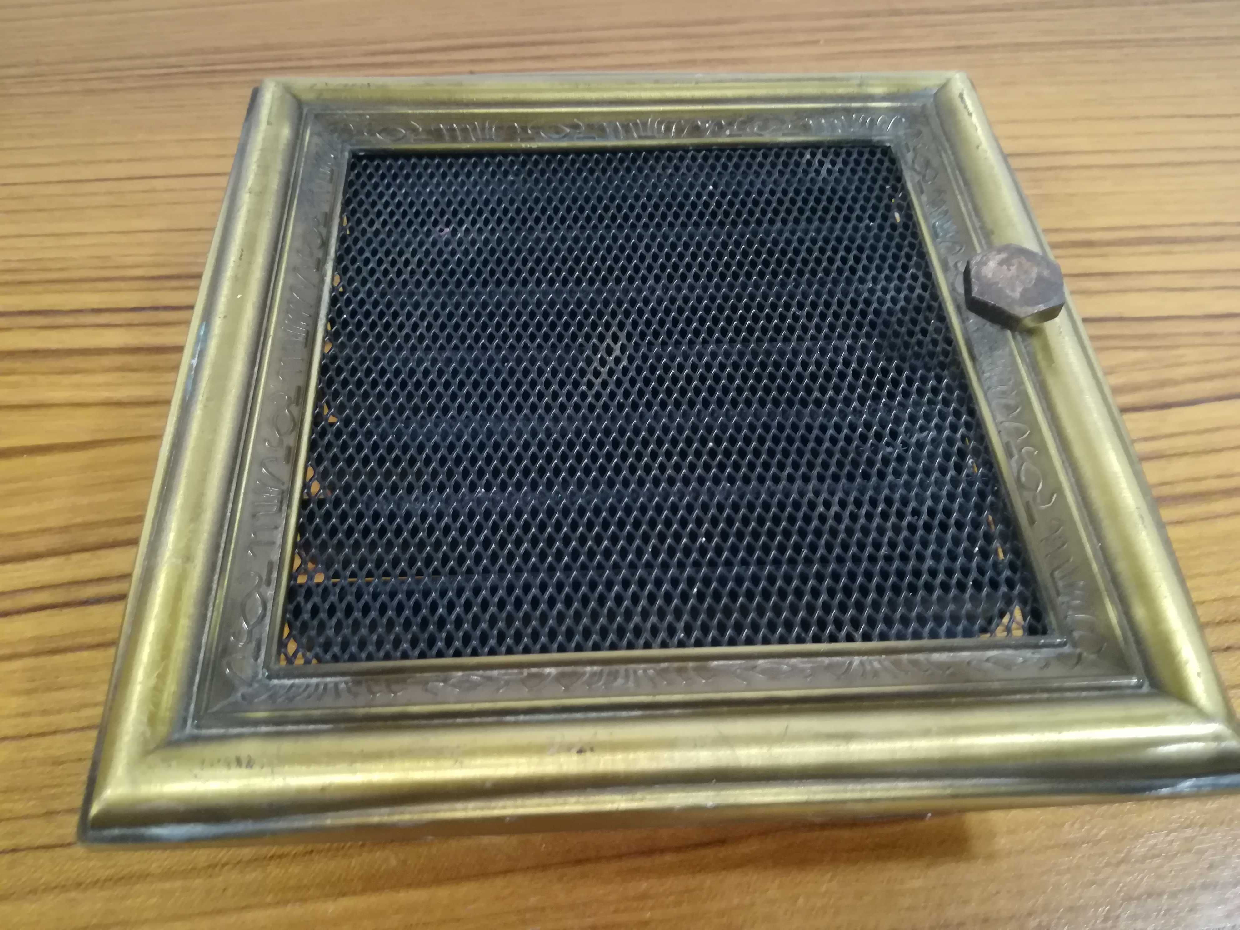 Kratka kominkowa 17x17 cm rustykalna z żaluzją