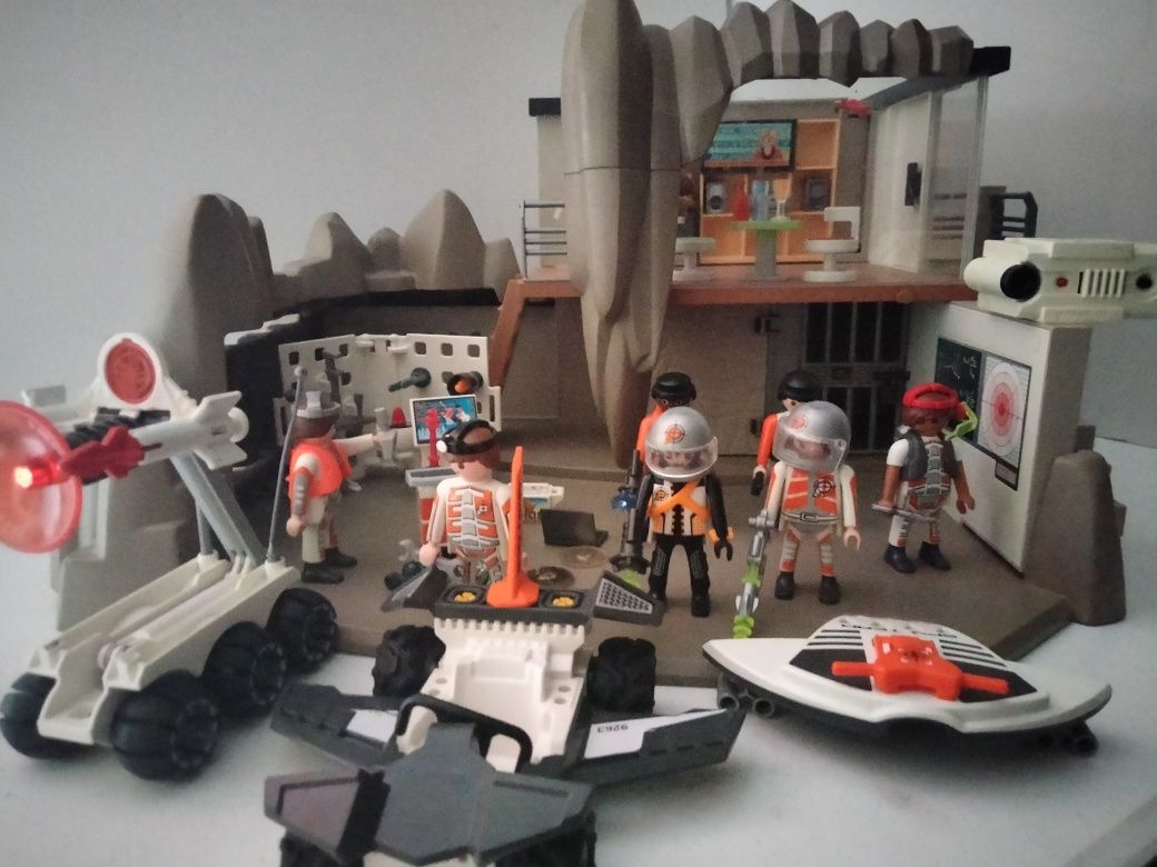 Playmobil rozbudowana baza agentów