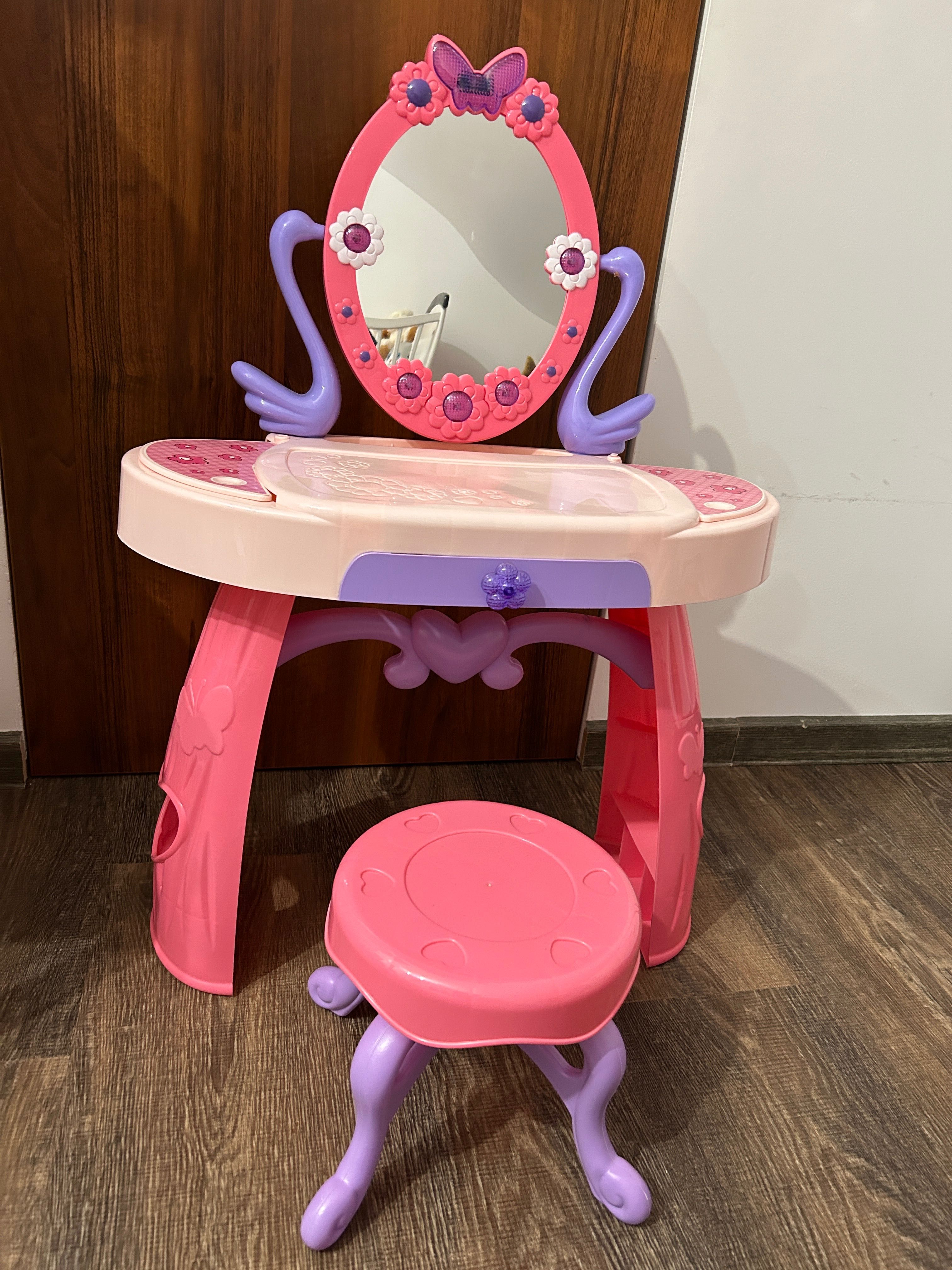 Toaletka dla dziewczynki różowa grająca