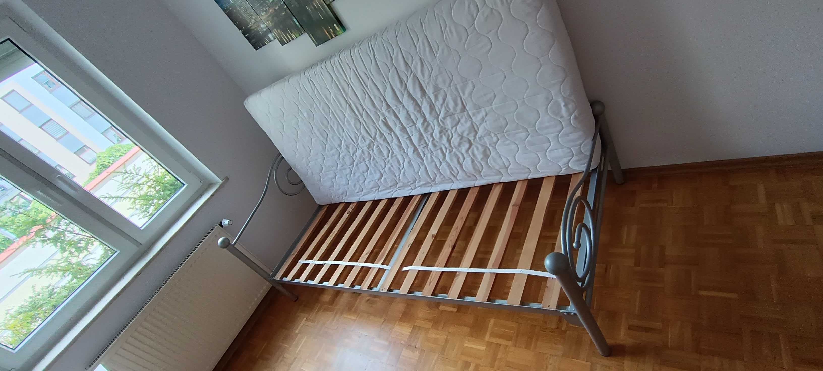 sprzedam łóżko młodzieżowe metalowe z materacem