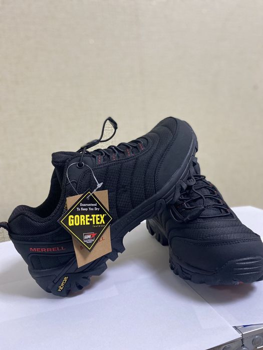 Кросівки MERRELL.