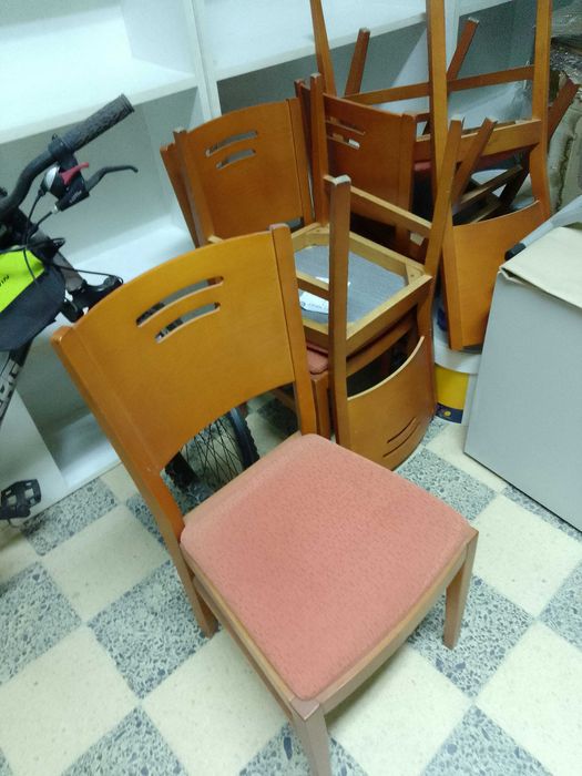 Cadeiras de sala em madeira como novas