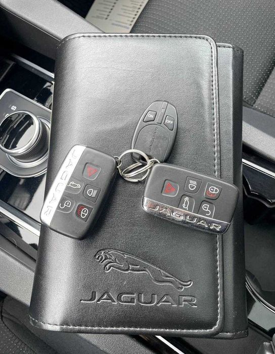 Jaguar F-Pace 25t AWD Prestige 2017 року