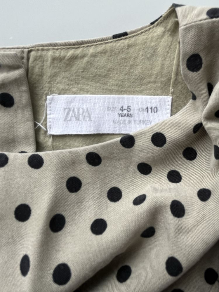 Vestido muito original, verde com bolinhas pretas
