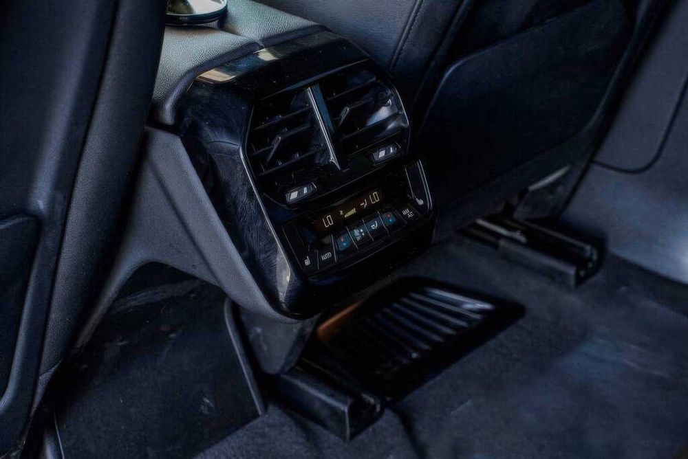 BMW iX M60      2023