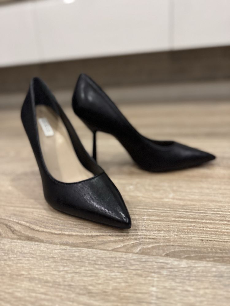 Туфлі Guess 40 р