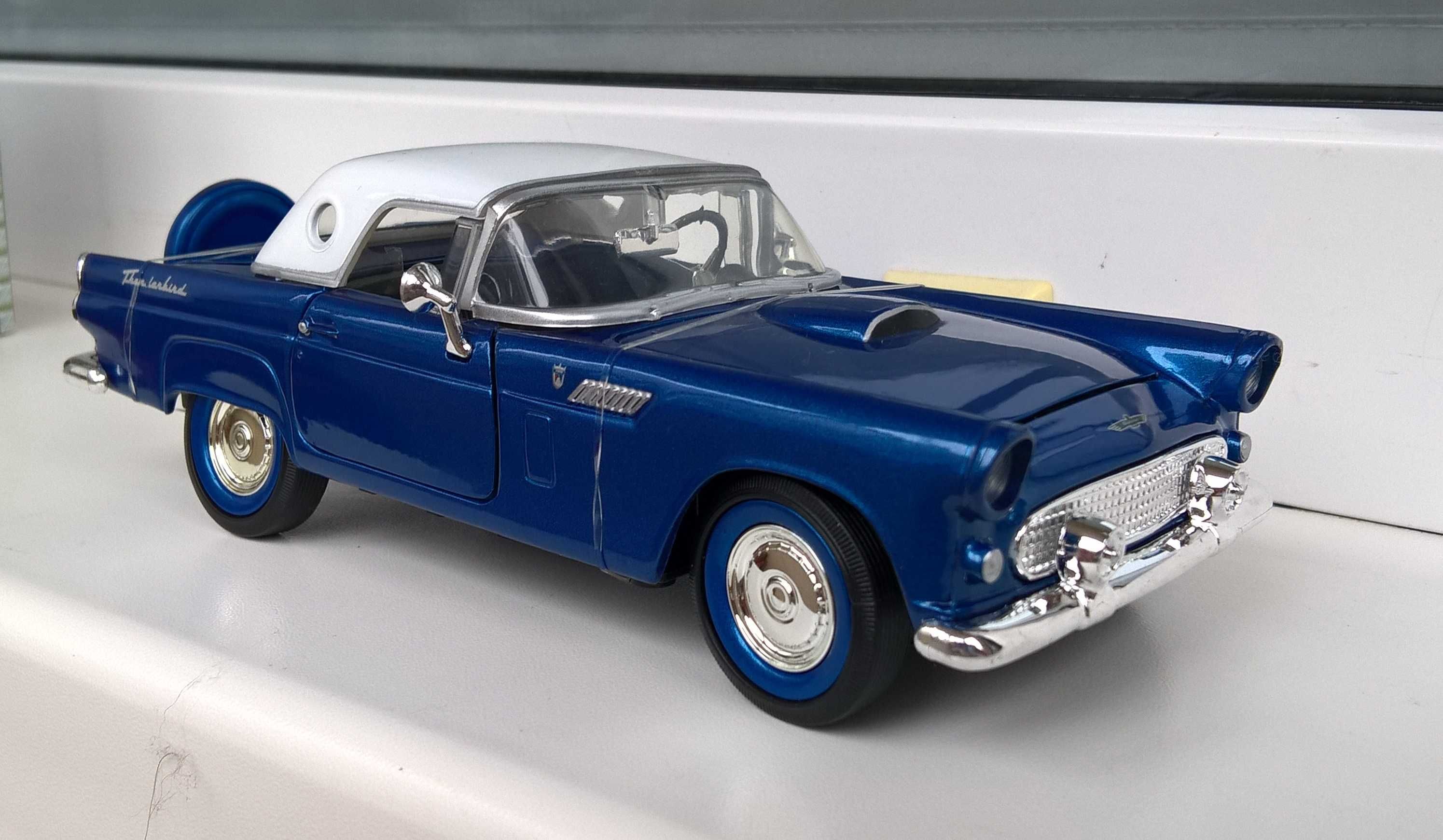 Ford Thunderbird (Hard Top) 1956 (Motormax) 1/24