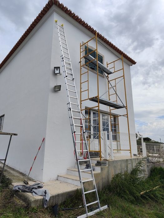 ALUGO ESCADA 9 METROS . Escada pode ser usada como escadote também.