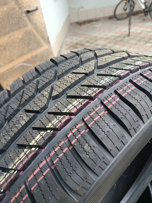 235 50 19 шини нові