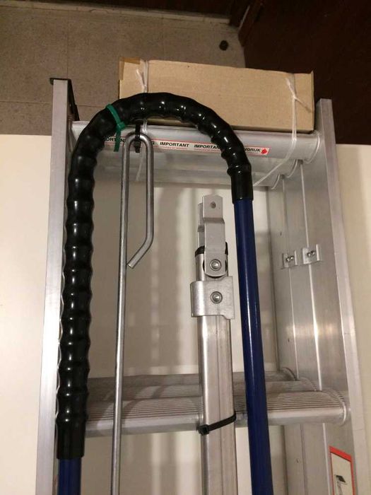 Escada de sotão, extensível até 3,80 m. c/ nova, sem uso!