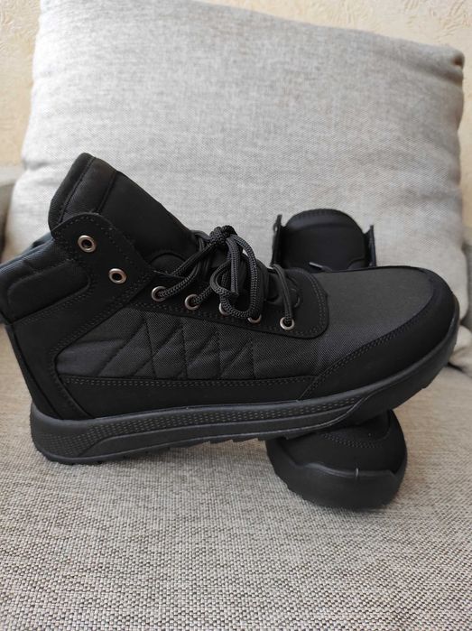 Кросівки чоловічі зимові ботинки дутики