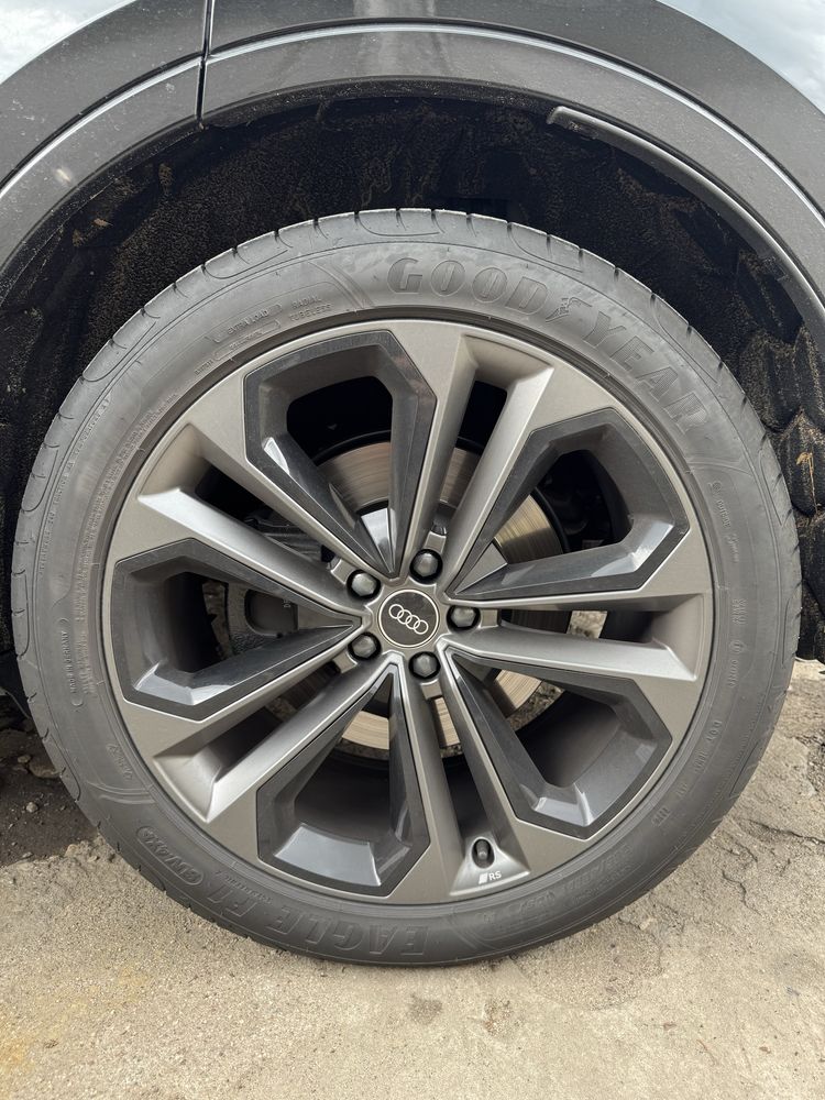 Oryginalne felgi Audi + opony Goodyear 285/40 R21 — stan idealny