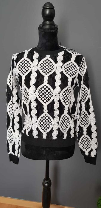 Reserved - Koronkowa bluzka ze zdobieniem M